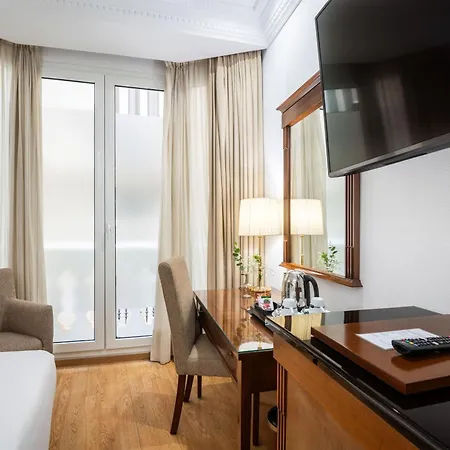 Melia Plaza فندق