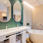 Melia Plaza Hotel