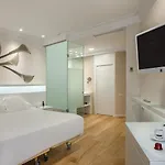 瓦伦西亚广场美利亚酒店