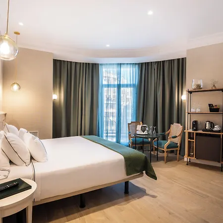 Melia Plaza 4*