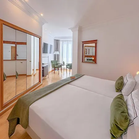 מלון Melia Plaza 4*