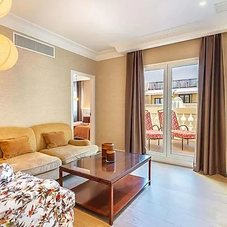 Hotel Melia Plaza 4*