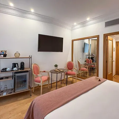 Meliá Plaza Hotel 4*