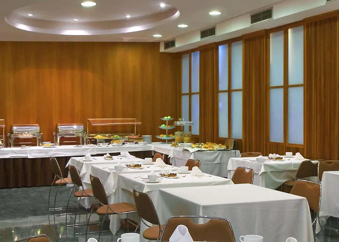 Melia Plaza Hotel 4*