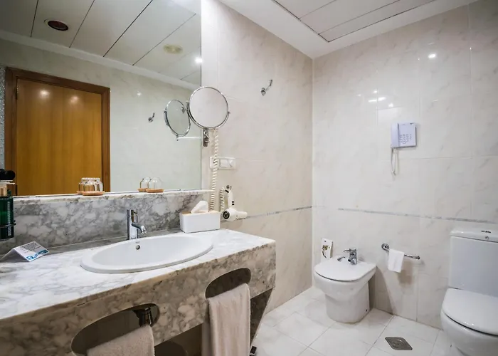 Hotell Melia Plaza 4*