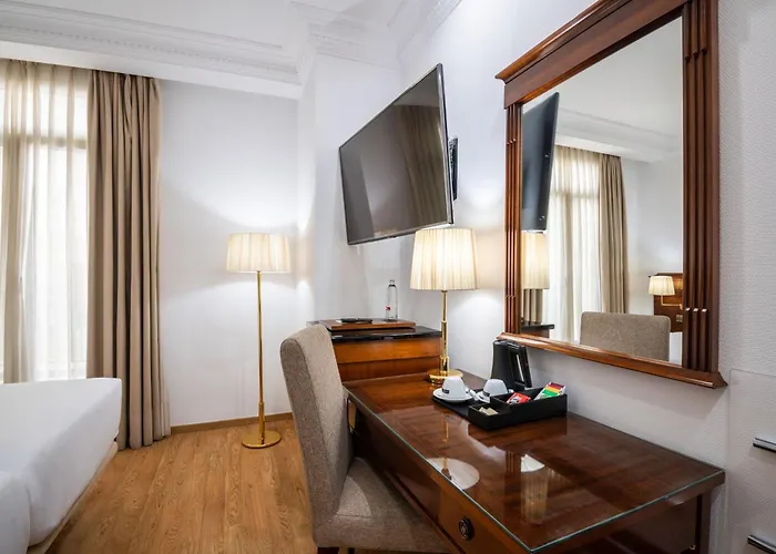 Melia Plaza Hotell 4*