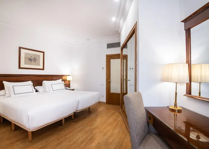 Hotell Melia Plaza 4*