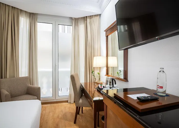 Melia Plaza Hotell