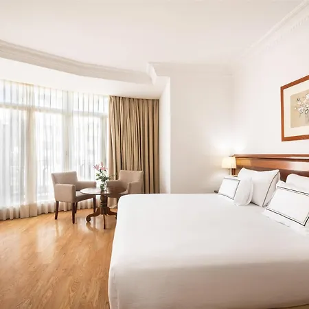 Ξενοδοχείο Melia Plaza 4*