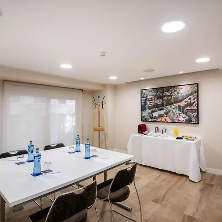 Отель Melia Plaza 4*