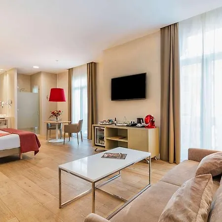 Отель Melia Plaza 4*